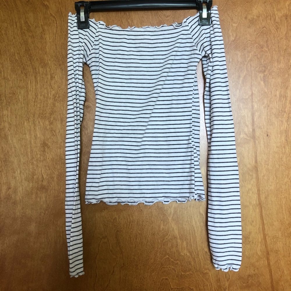 Hollister top